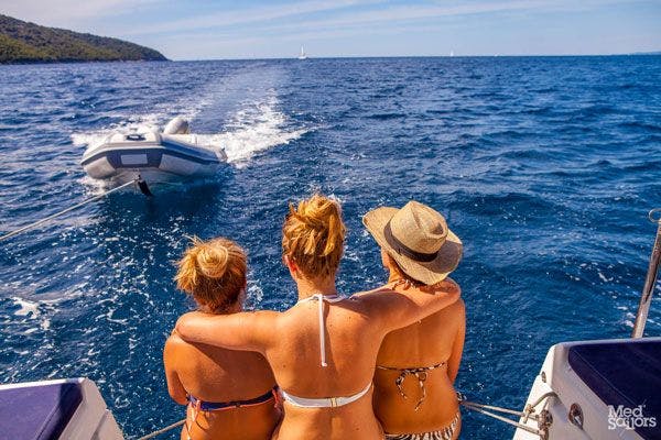 Sailing with friends - Nautical journeys