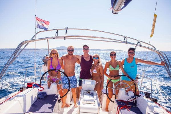 Sailing with friends - Fun on the waves