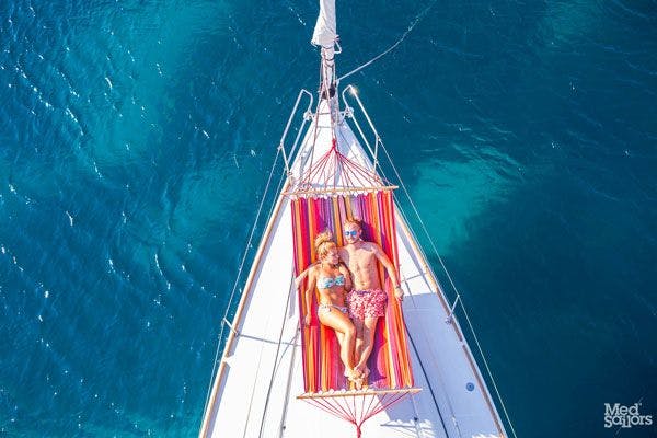Romantic sailing retreats - Calming blue seas